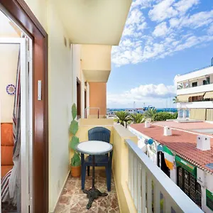 https://first-line-ocean-los-cristianos.tenerifehoteles.net